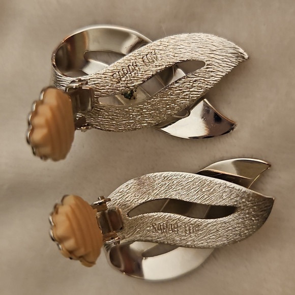 VTG SARAH COVENTRY 1960s Elegant Satin Flame Silver Brooch Clip-on Earrings Set - Picture 8 of 9